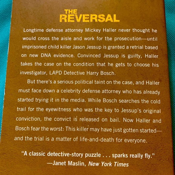 The REVERSAL - A LINCOLN LAWYER NOVEL by MICHAEL CONNELLY Clean Paperback - Picture 3 of 3